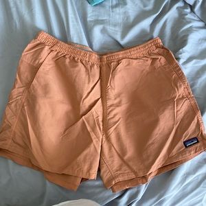 EUC 5 in orange womens patagonia baggies shorts